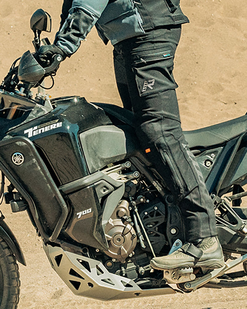 Guy riding Yamaha Tenere wearing Rukka Vihti pant